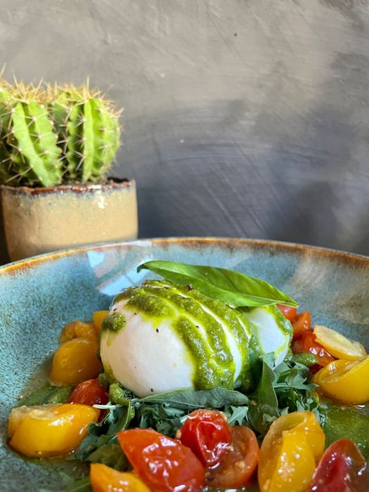 Burrata, tomates cerises et pesto